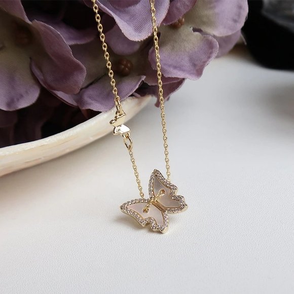 *NEW Yellow Gold Diamond Shell Butterfly Necklace - Picture 4 of 10